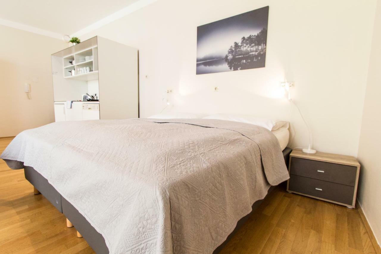 Apartment Kaiserstrasse Vienna Esterno foto